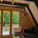 Riverside A-frame Escape Luksustelt *